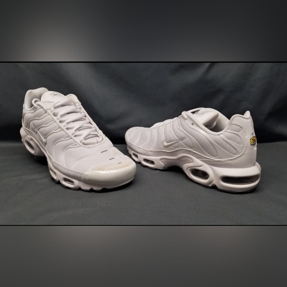 NWOB Nike Women's All-White Mesh Air-Style Sneakers - Picture 2 of 5